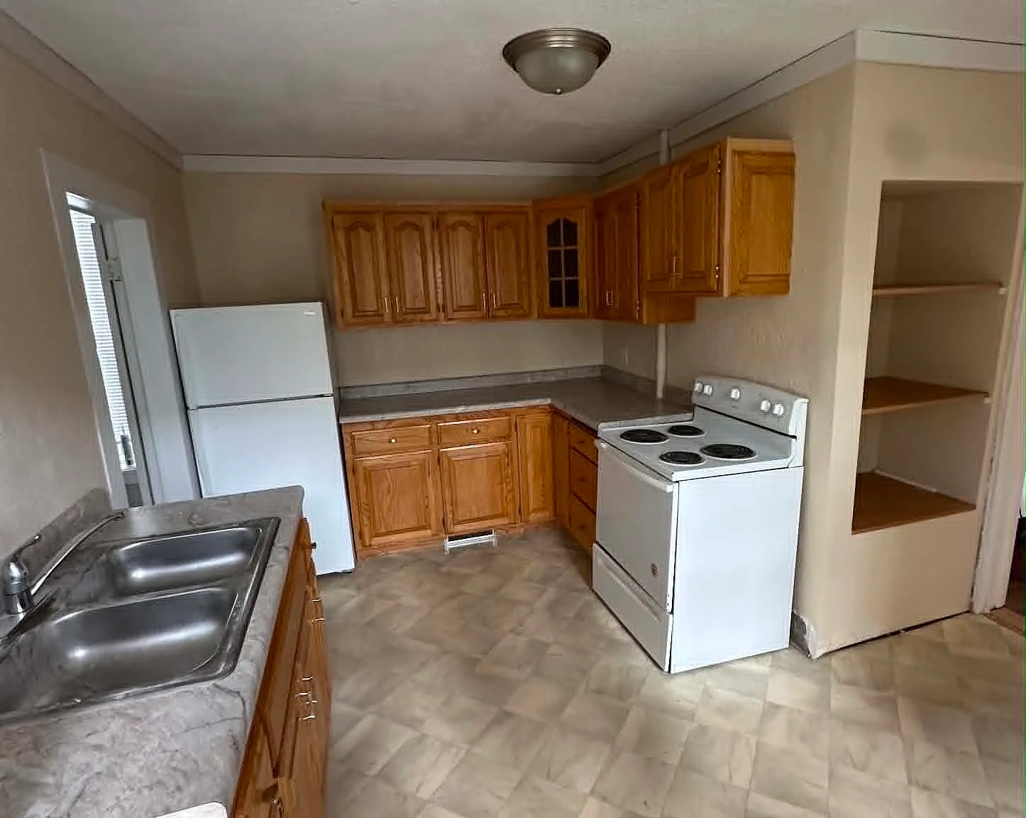 3 bed, 1.5 bath, 1200 sqft, $1,400 — Photo 2