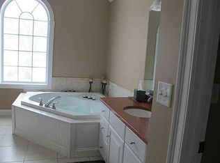 10 Victoria Dr, Smithfield, RI 02917