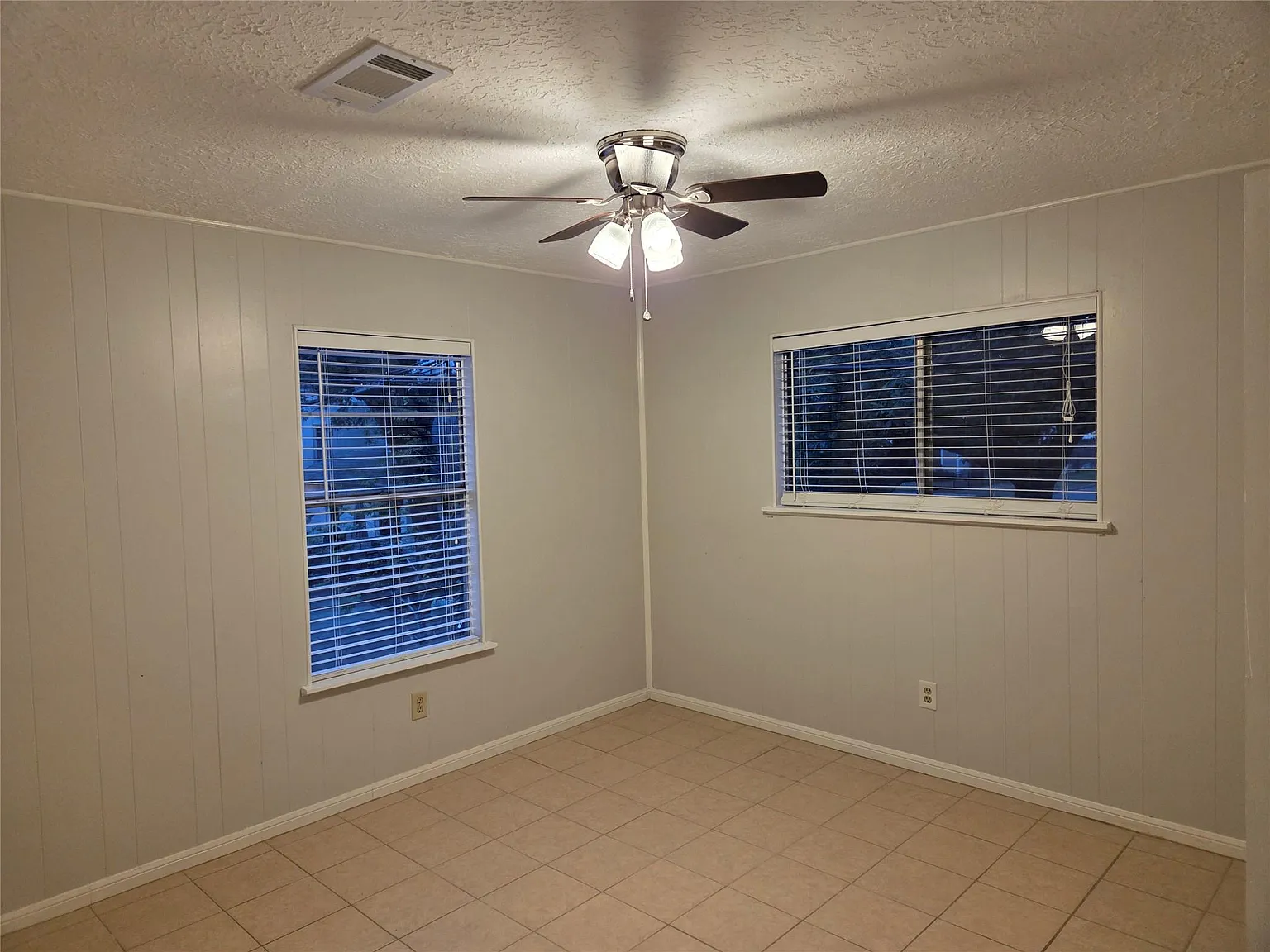 2 bed, 1.0 bath, 725 sqft, $1,400 — Photo 3