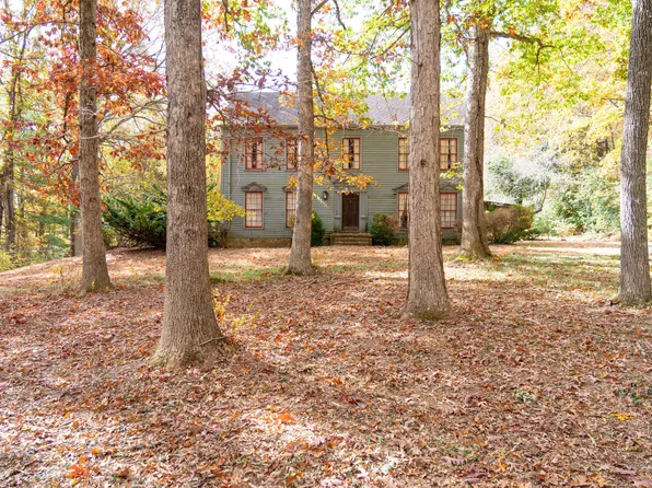 618 Parsons Ln, Signal Mountain, TN 37377
