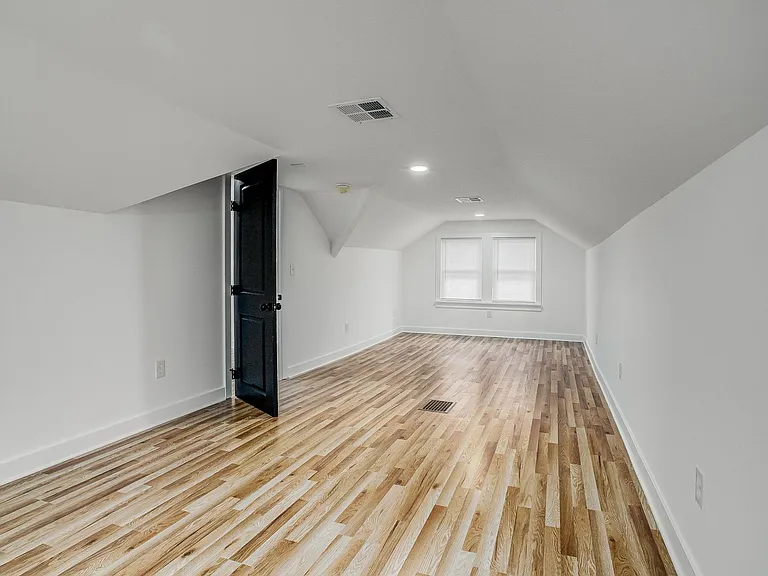 4421 Bellefontaine Ave — Photo 14
