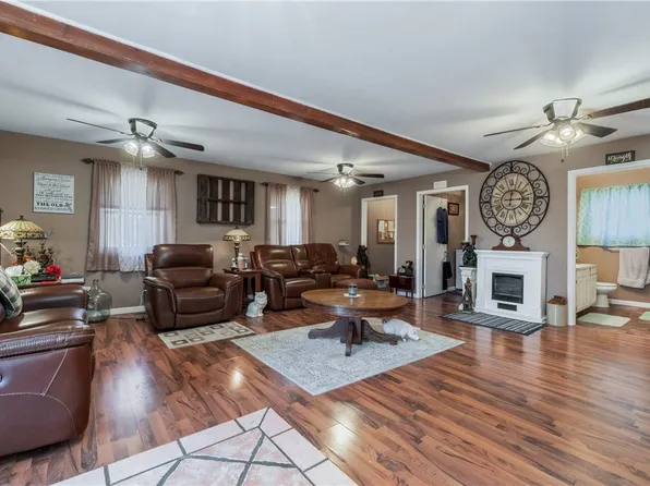 101 W 1st St, Pineville, MO 64856