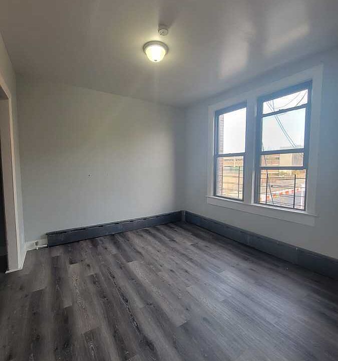 1st image of 50 Herriot St #3