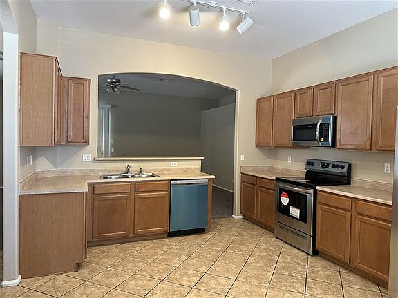 4th image of 5746 W T Ryan Ln