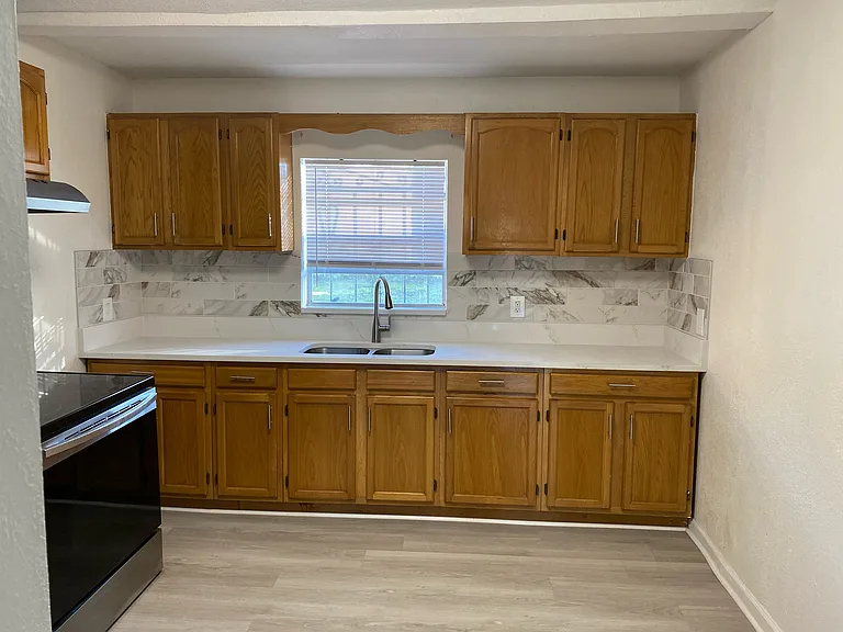 207 Normandy St — Photo 14