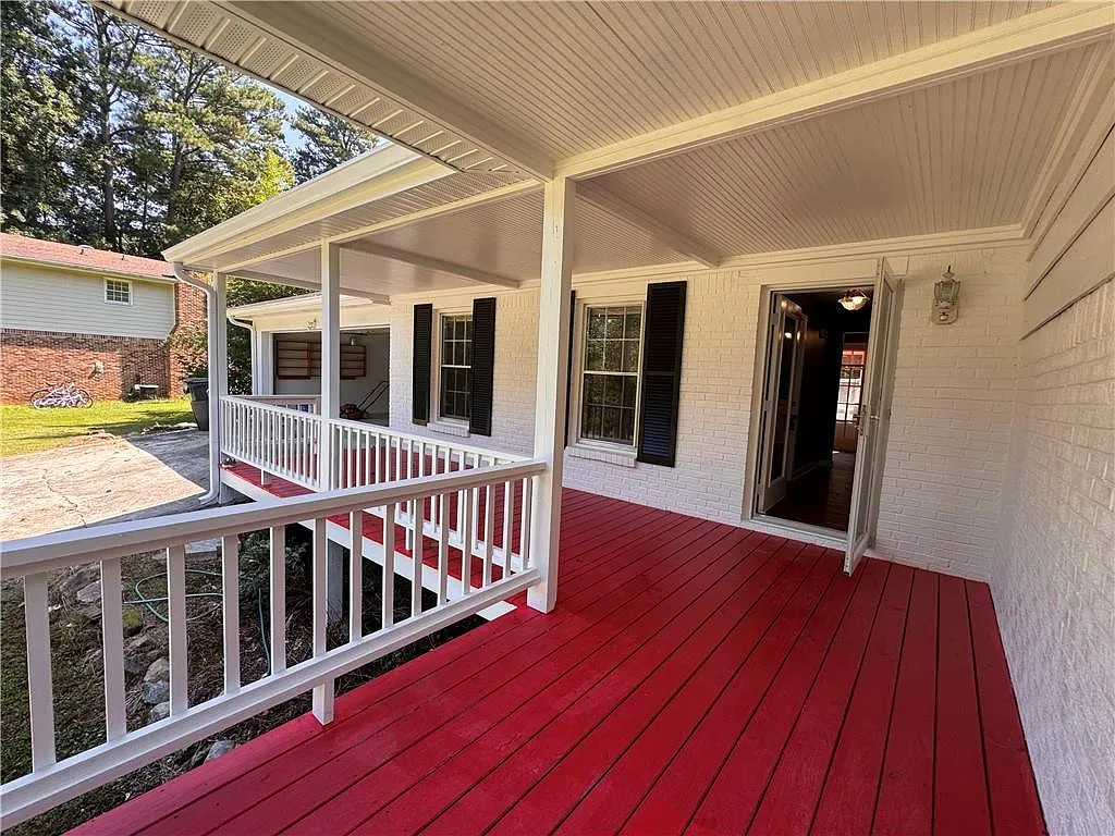 4 bed, 2.5 bath, 2000 sqft, $2,300 — Photo 1