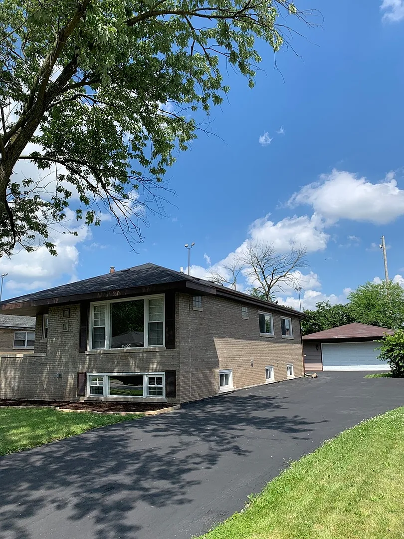 15227 Wabash Ave photo 1