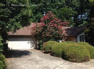111 Tanglewood Ln, Carrboro, NC 27510