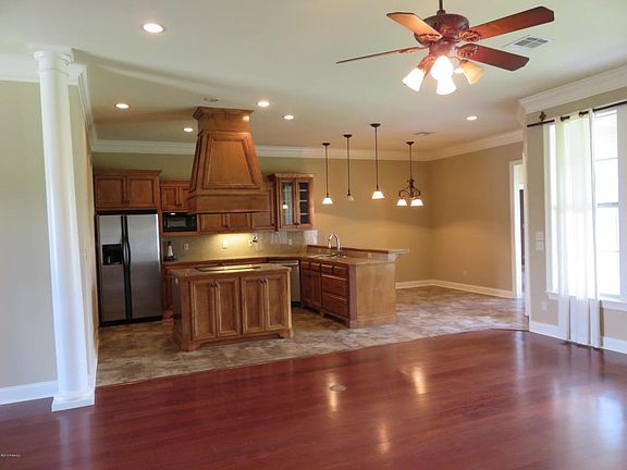 4th image of 616 Southlake Cir