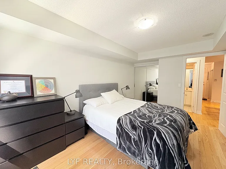 270 Wellington St W #624 — Photo 19