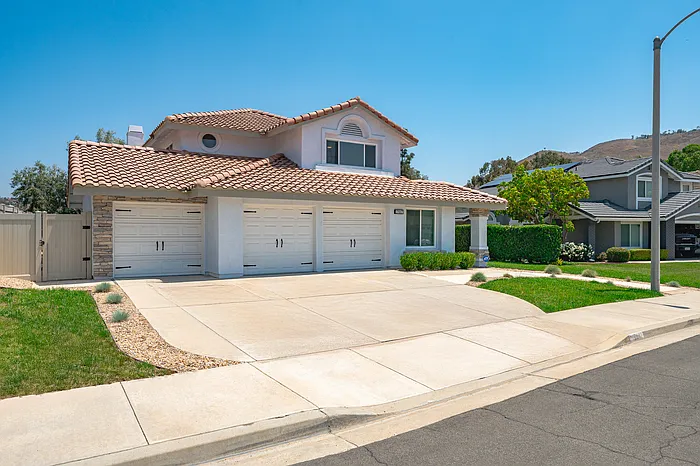 17447 Crestlake Ln — Photo 2