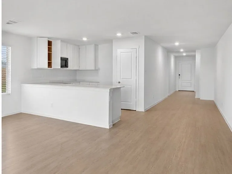 7709 Reese St — Photo 4