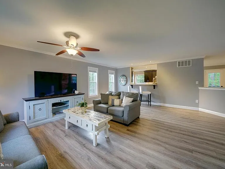 494 Pitt Ct — Photo 18