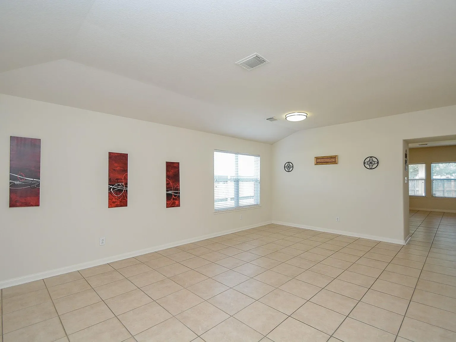 3 bed, 2.0 bath, 2062 sqft, $2,000 — Photo 4