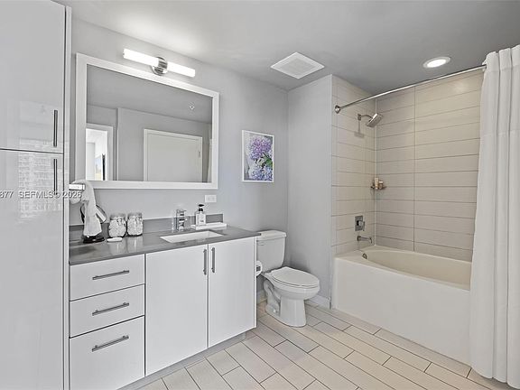 5th image of 999 SW 1st Ave APT 2303