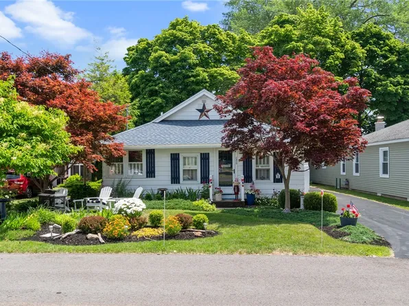 7570 4th St, Sodus Pt, NY 14555
