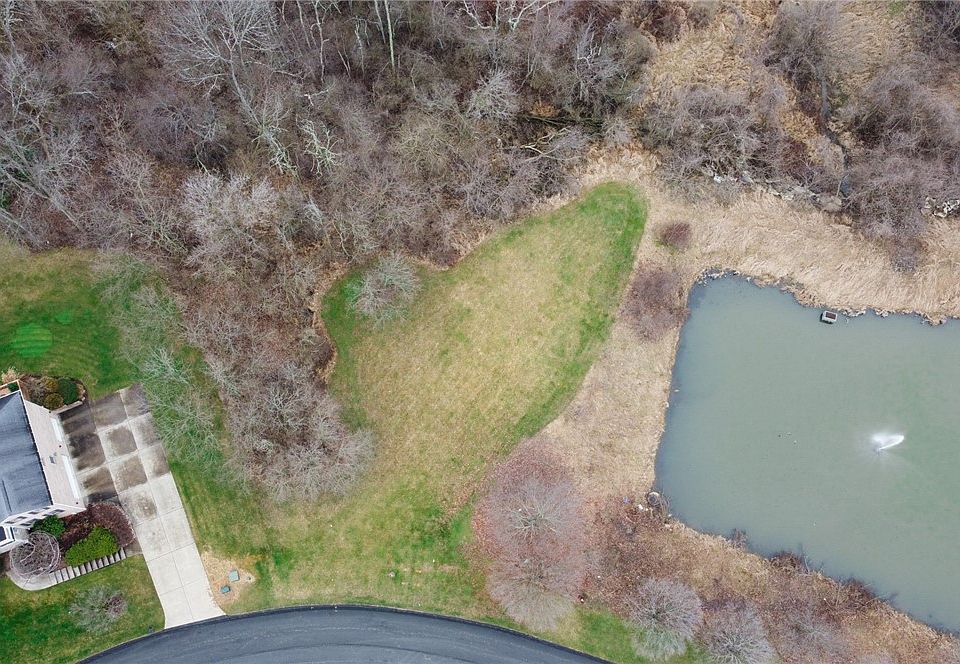 2nd image of 1041 Augusta Cir