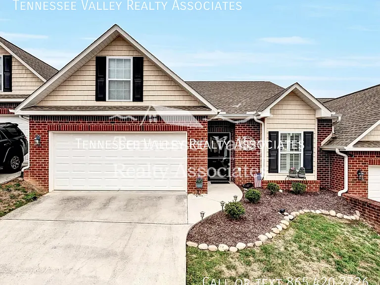 7013 Pemmbrooke Shire Ln — Photo 1