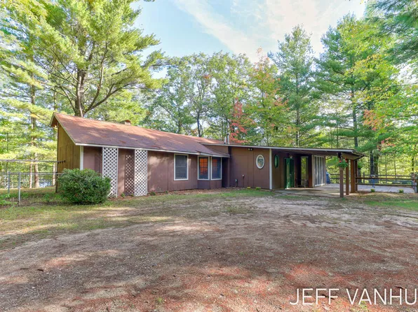 8854 W Hillcrest Blvd, Baldwin, MI 49304