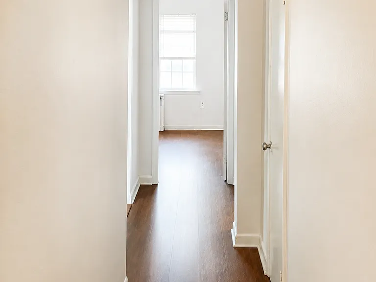 327 S 20th St #3 — Photo 9