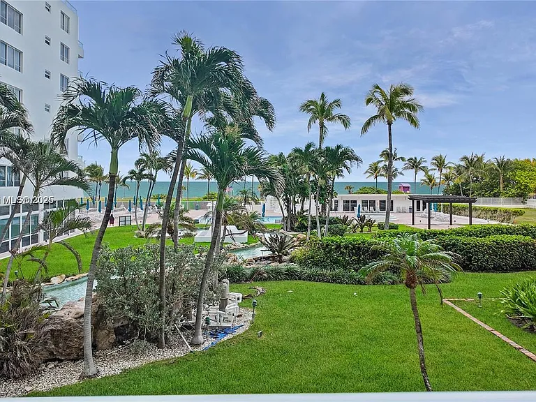 5005 Collins Ave #1523 — Photo 33