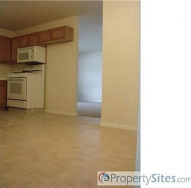 3rd image of 1808 Dartmoor Dr