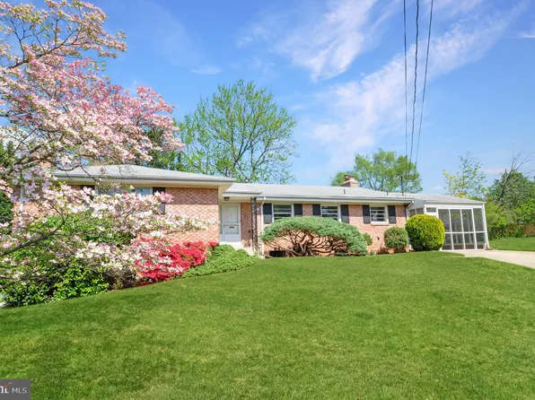 1425 Knox Pl, Alexandria, VA 22304