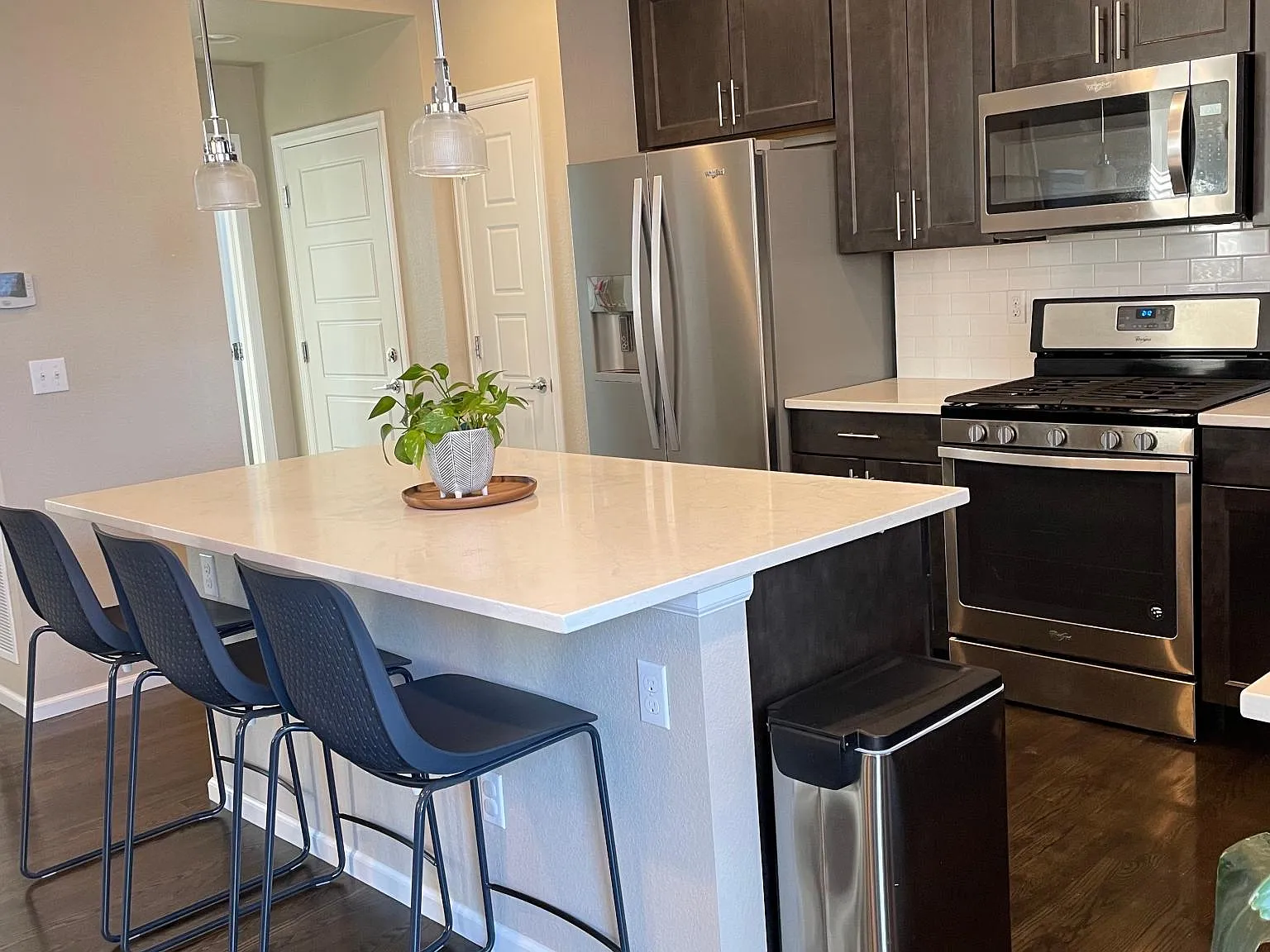 4 bed, 3.5 bath, 2250 sqft, $3,075 — Photo 3