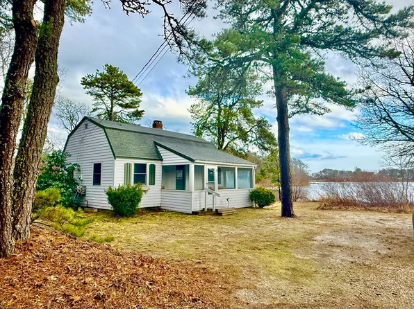 43 Pond St, Dennis, MA 02638