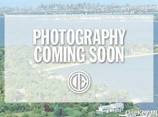 26 Burchell Blvd, Bay Shore, NY 11706