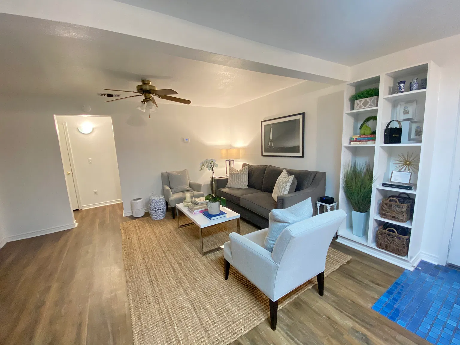 2 bed, 996 sqft, $3,300 — Photo 3