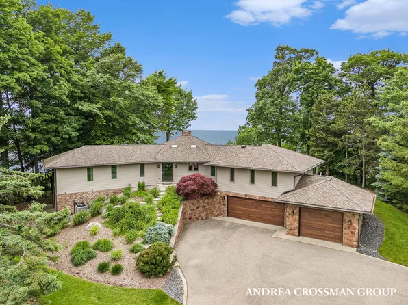 260 Sunset Bluff Ct, Holland, MI 49424