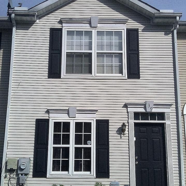 1st image of 139 Creekside Ct