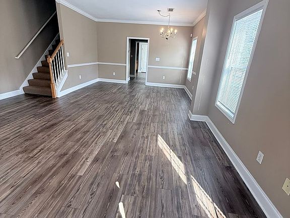 4th image of 255 Wiltshire Dr