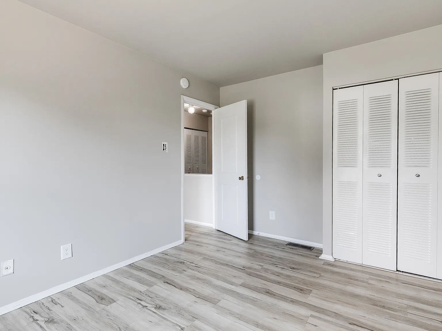 3 bed, 1.5 bath, 1200 sqft, $1,909 — Photo 4