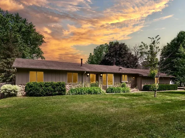 101 Sunset Dr S, Minnetonka, MN 55305