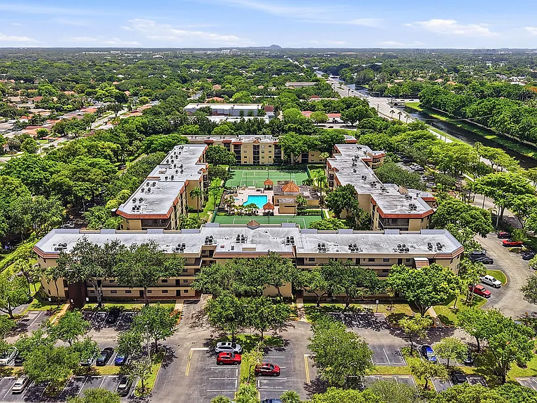 10401 W Broward Blvd #401 — Photo 44