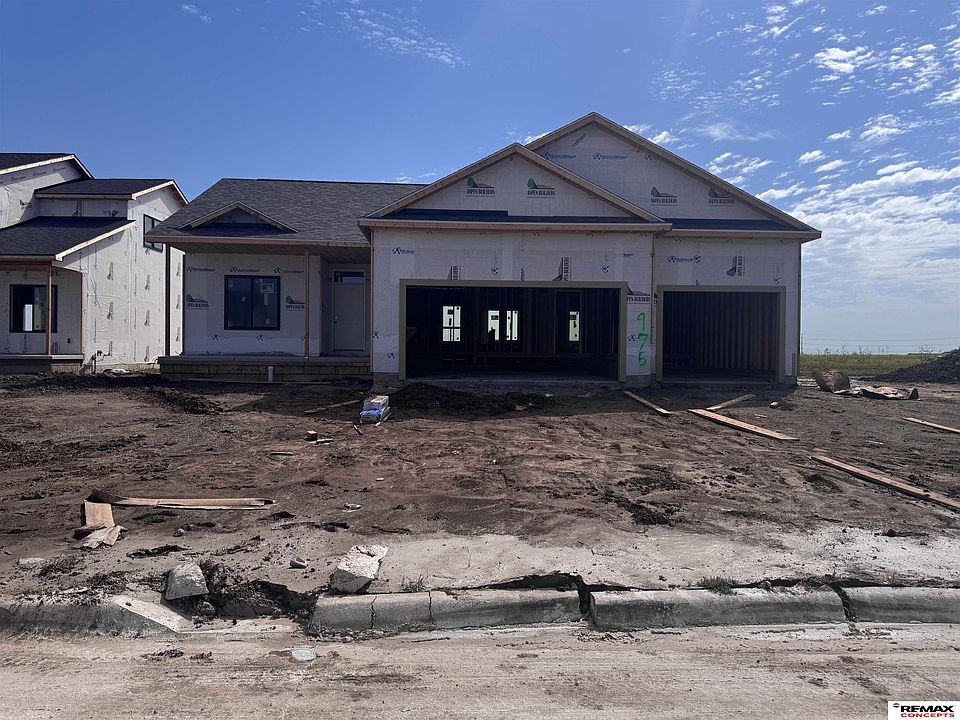 1st image of 975 Avondale St