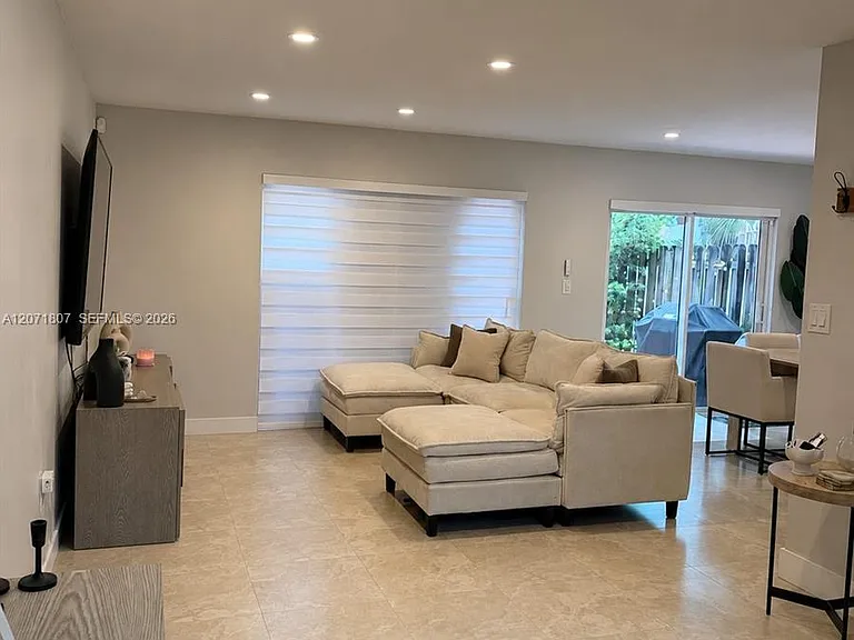 7483 SW 109th Ave — Photo 4