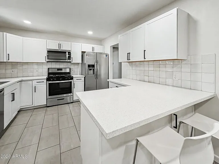 1542 W 5th Pl — Photo 5