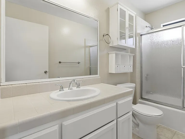 498B Beck St — Photo 14