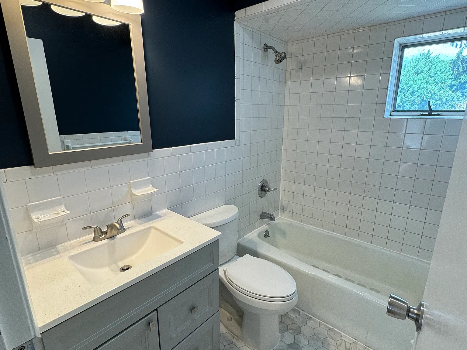 2 bed, 600 sqft, $2,200 — Photo 2