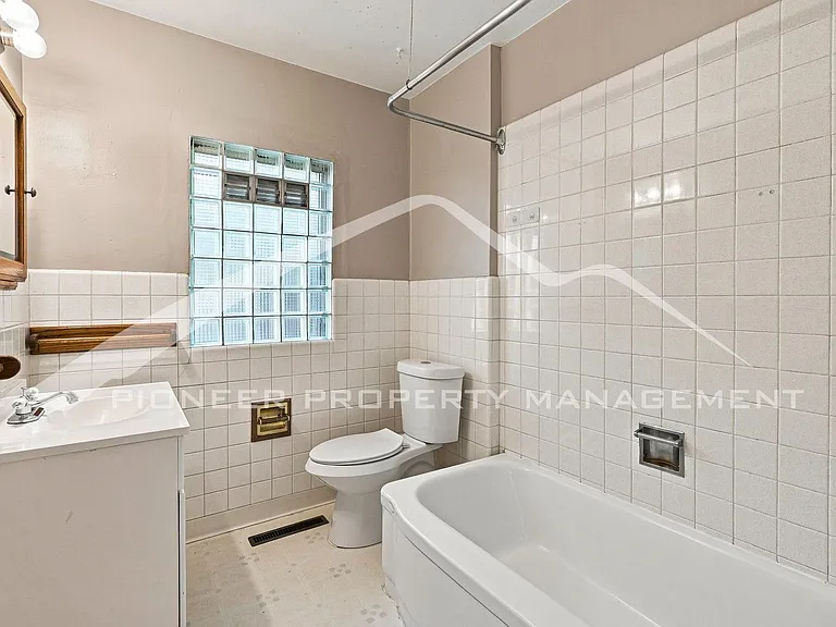 427 S Washington St — Photo 23