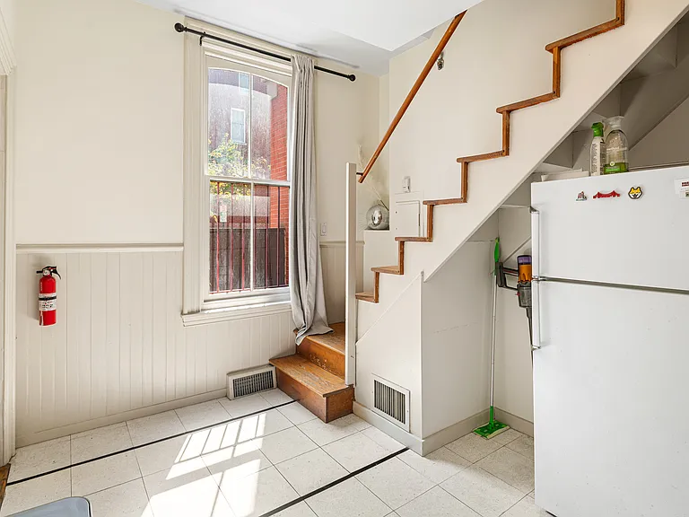 2101 Lombard St — Photo 5