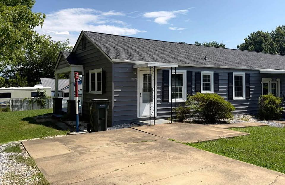 1st image of 103 Pelican Ln #A