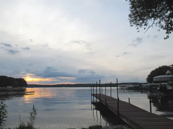 N21W28349 Beach Rd, Pewaukee, WI 53072