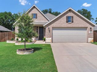 225 Gardenia Dr, Azle, TX 76020
