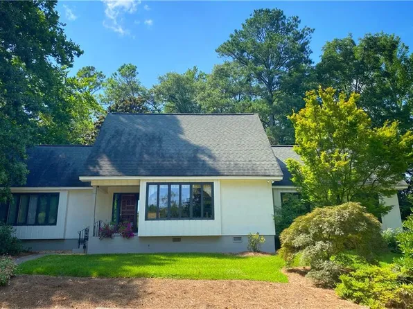 104 W Club Dr, Carrollton, GA 30117