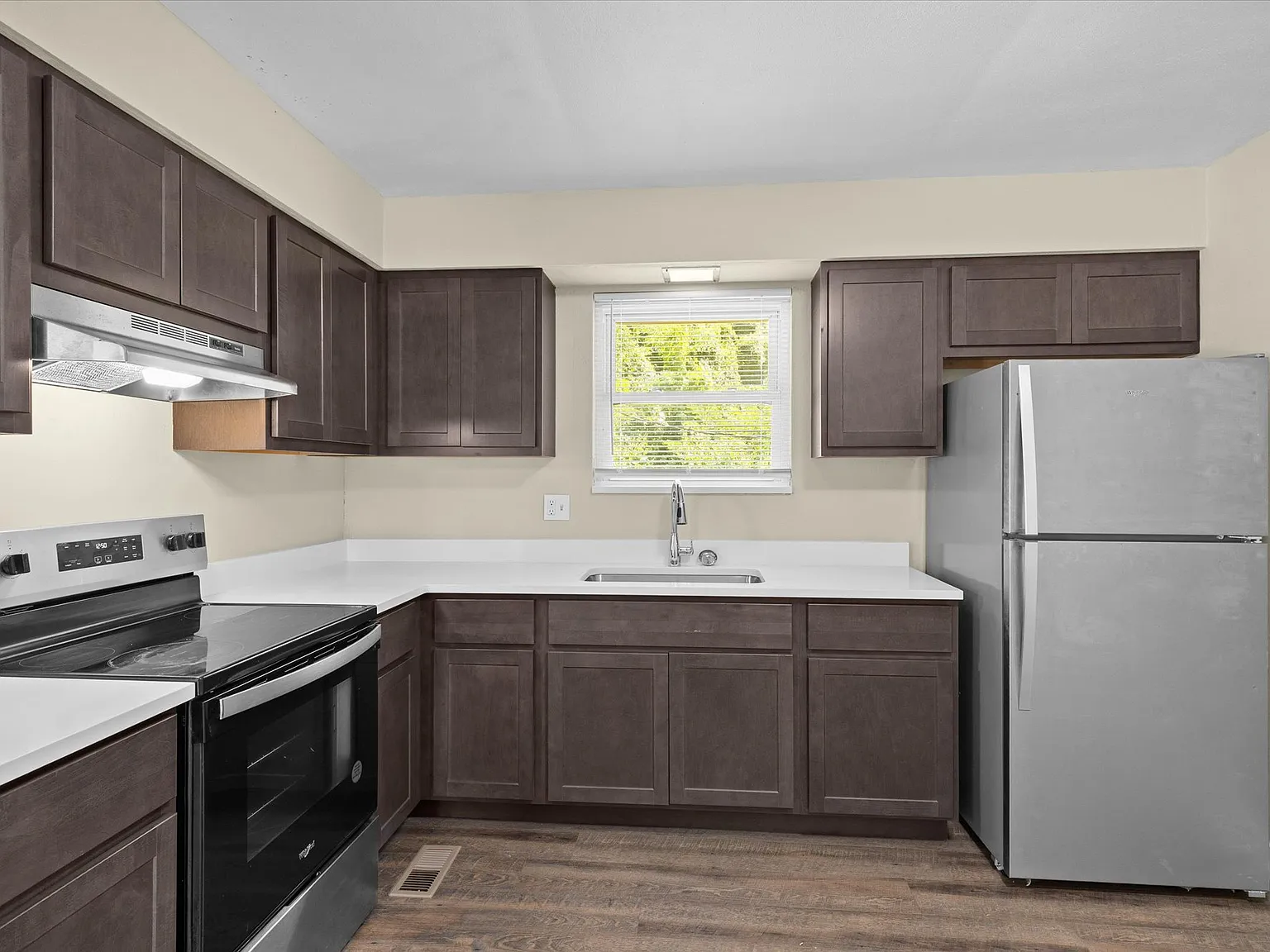 2 bed, 1.5 bath, $1,295 — Photo 2