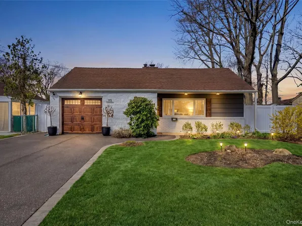 11 Grand Central Avenue, Amityville, NY 11701